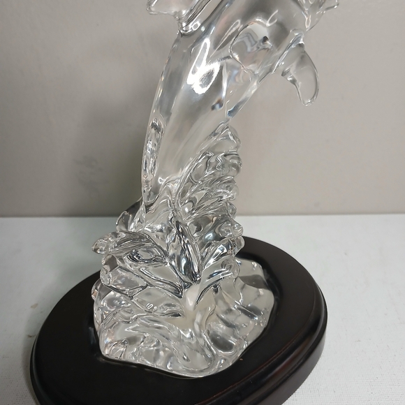 Wonders of the wild crystal dolphin big green come 5.5 in Long 5.5 in tall, - Picture 5 of 6